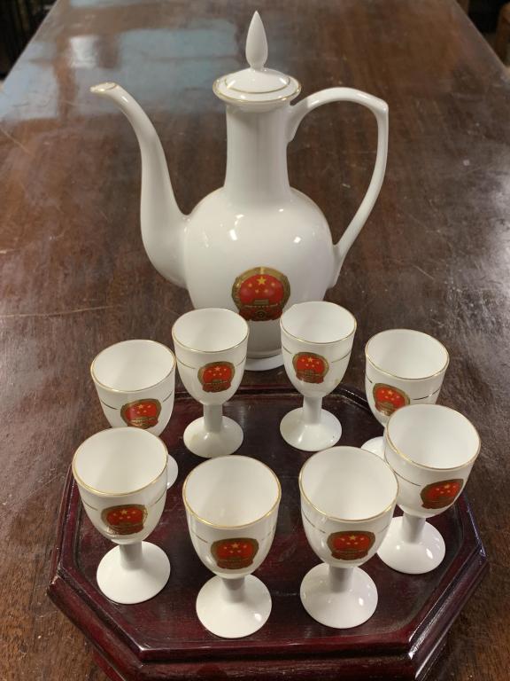 Set of Porcelain  Pot and Cups (1 of 2)