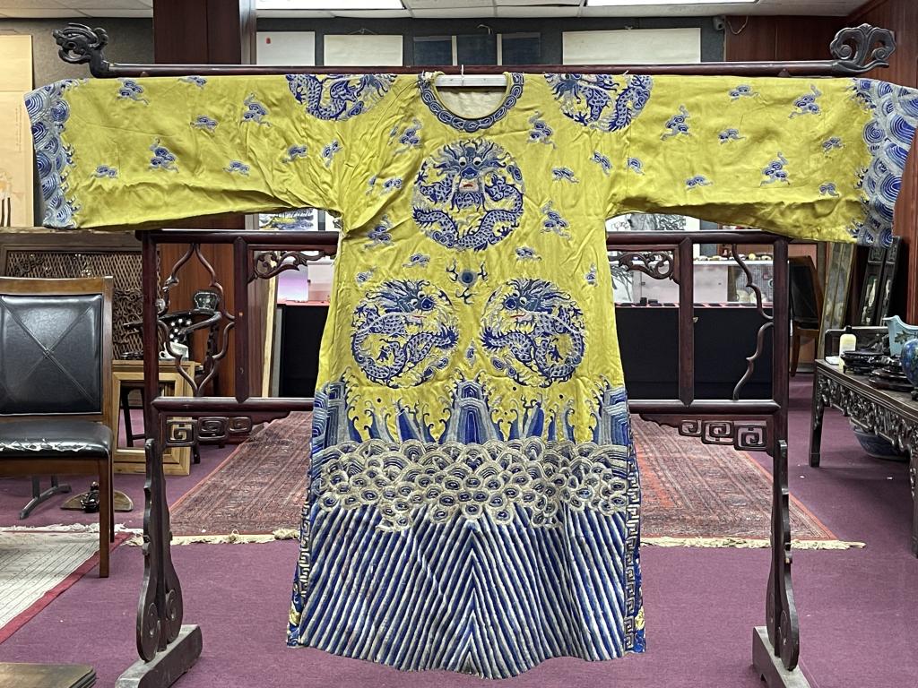 Chinese Antique Silk Hand Made Dragon Robe Clothes: Chinese Antique Silk Hand Made Dragon Robe Clothes