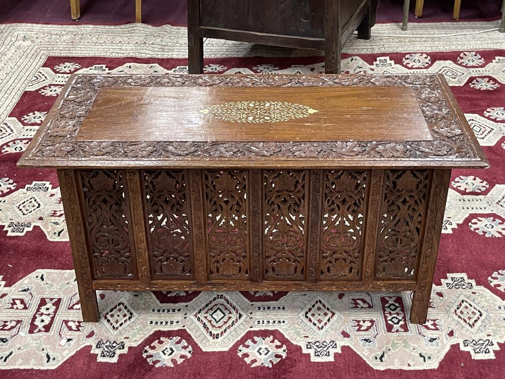 An Antique Foldable Thailand Table: Size: 46 x 49 x 93 cm