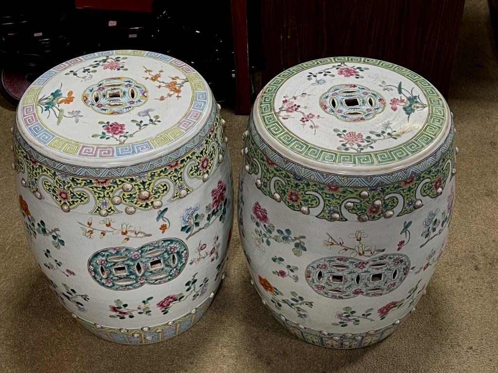 Pair of 18c. Chinese Fencai Porcelain GardenStools: Size: H 49 cm, D 33 cm