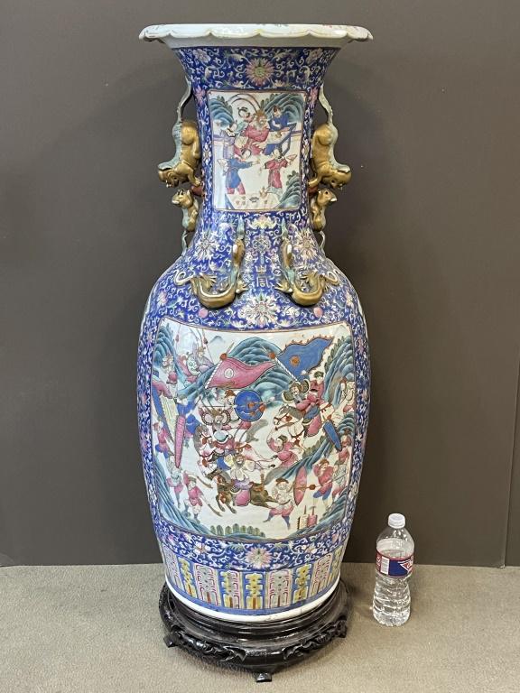 A Large Fencai 'Soilders' Vase, Mid Qing Dynasty (1 of 5)