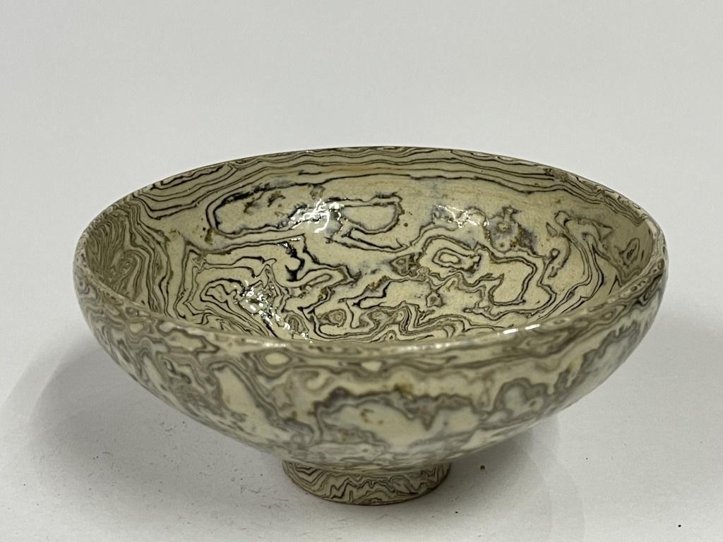 A Marbled Earthenware Tea Bowl: Size: 13x6cm