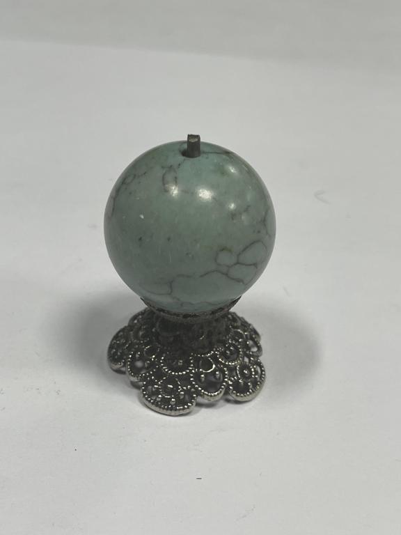Green Stone Hat Ornament (1 of 2)