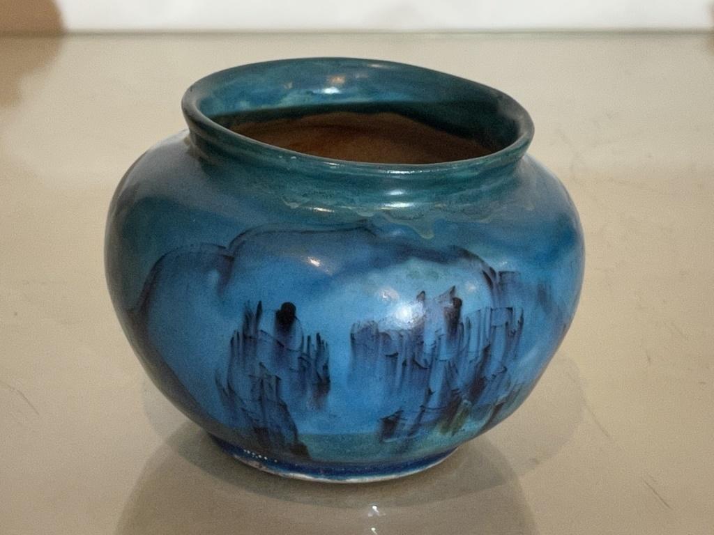 A Robin's-egg Blue-glazed Jar: Size: 12x9cm