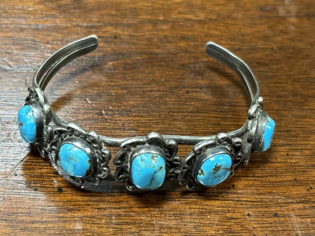 Silver bangle with Lu Song Stone: Silver bangle with Lu Song Stone