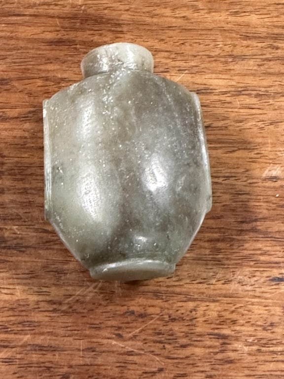 Jade Snuff Bottle: Jade Snuff Bottle