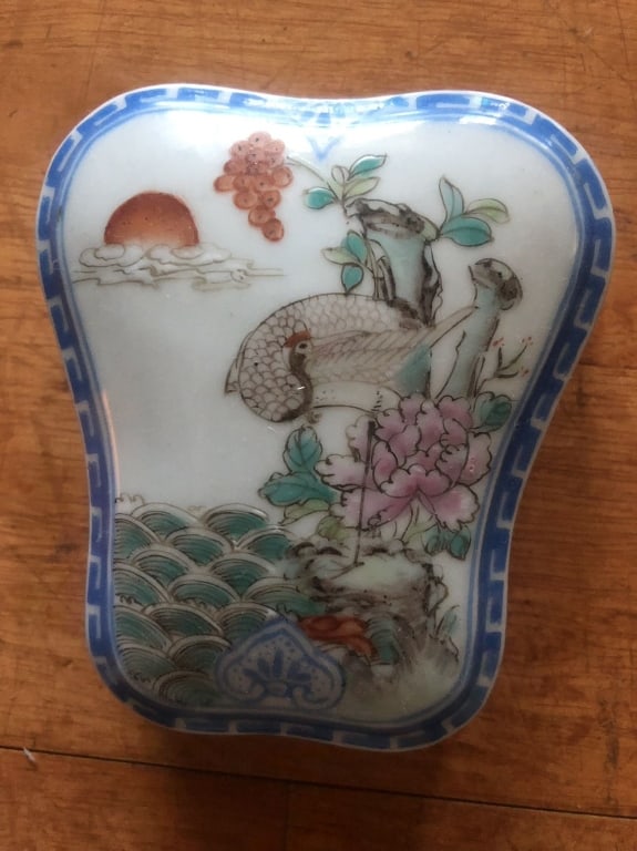 Chinese Pastel Porcelain small box: Chinese Pastel Porcelain small box