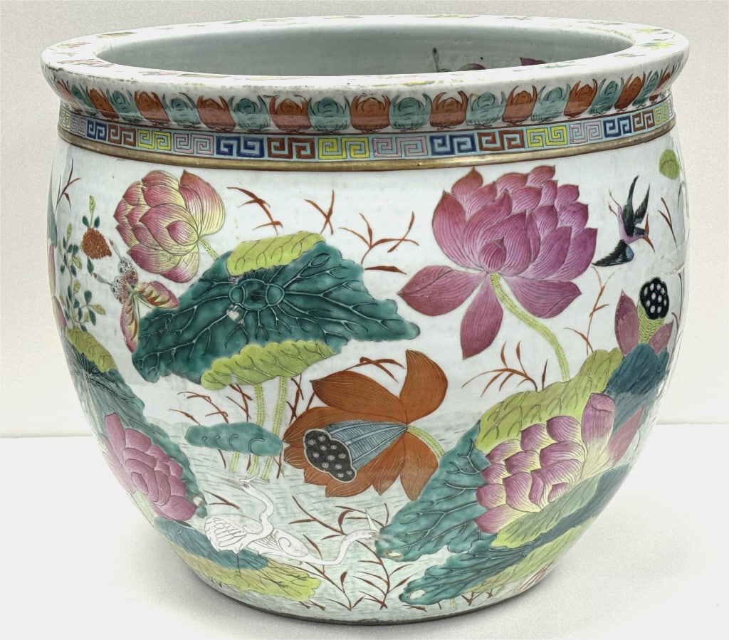 porcelain vase: porcelain vase