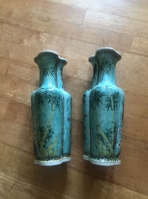 pair of vases