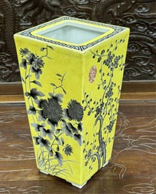 Chinese Fencai Porcelain Vase
