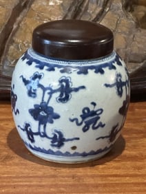 Antique Chinese Porcelain Fencai Bowl with Lid