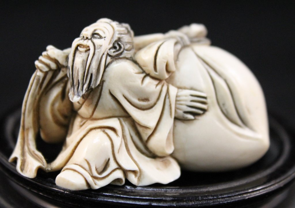 Japanese Netsuke: Japanese Netsuke Size: H 1", W 2" Starting Bid: 50
