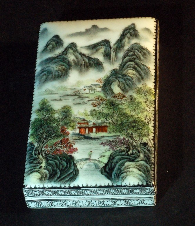 Famille Rose Inkstone Box: 粉彩盖盒 Size: W3 1/2" H5 1/2" Starting Bid: 125