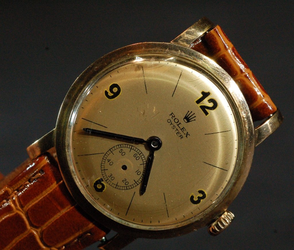 Vintage Rolex Oyster 18K Gold Watch: Vintage Rolex Oyster 18K Gold Watch, Non-working condition. Size: Starting Bid: 200