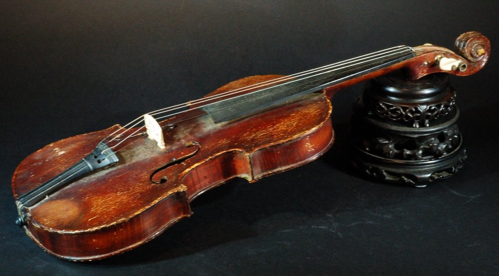 Old Violin: Size: L24" Starting Bid: 125