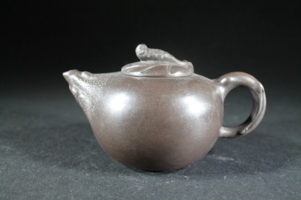 Chinese Yixing Teapot: Starting Bid: 10