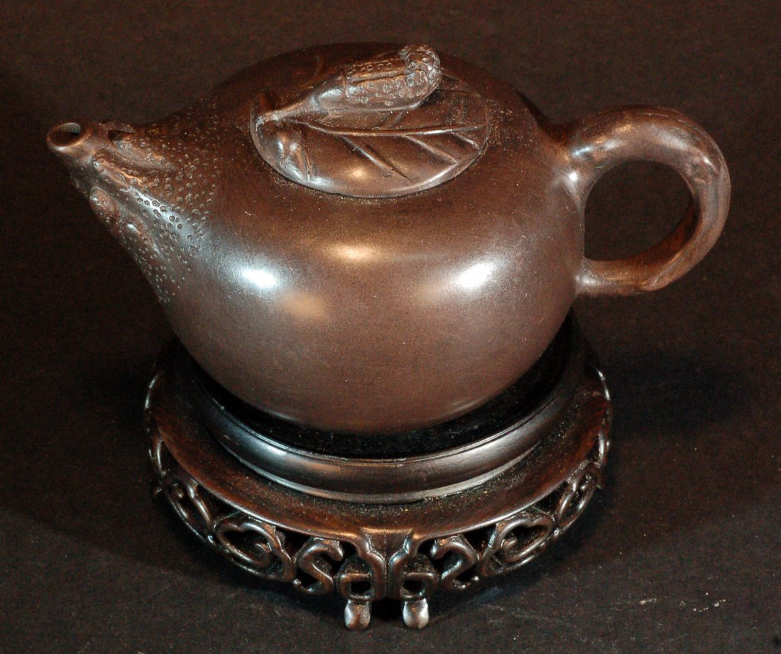 Chinese Yixing Zisha Teapot: Size: Condition: Starting Bid: 10