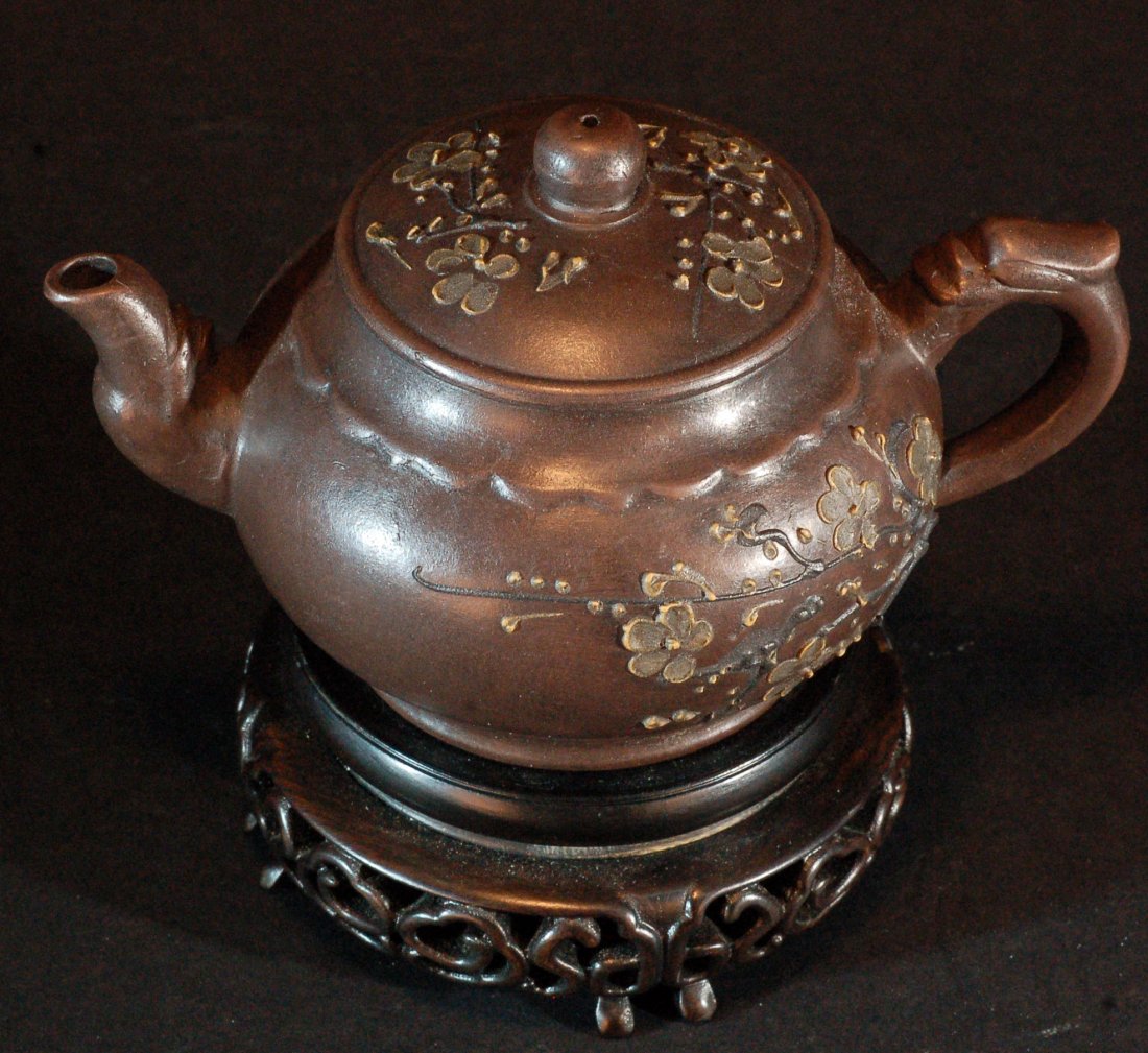 Chinese Yixing Zisha Teapot: Size: Condition: Starting Bid: 0