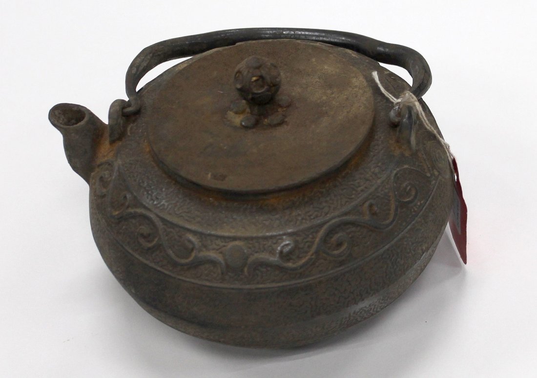 Iron Teapot: Size:H:5", L:7" Starting Bid: 50