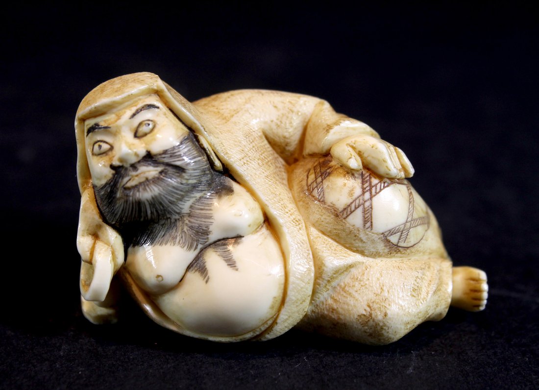 Japanese Netsuke: Size:- Starting Bid: 20
