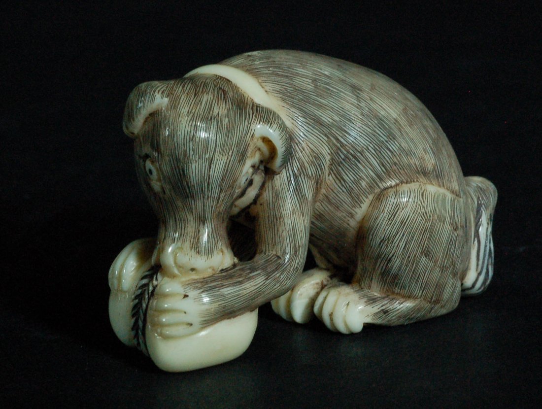 Japanese Netsuke: Size:- Starting Bid: 20