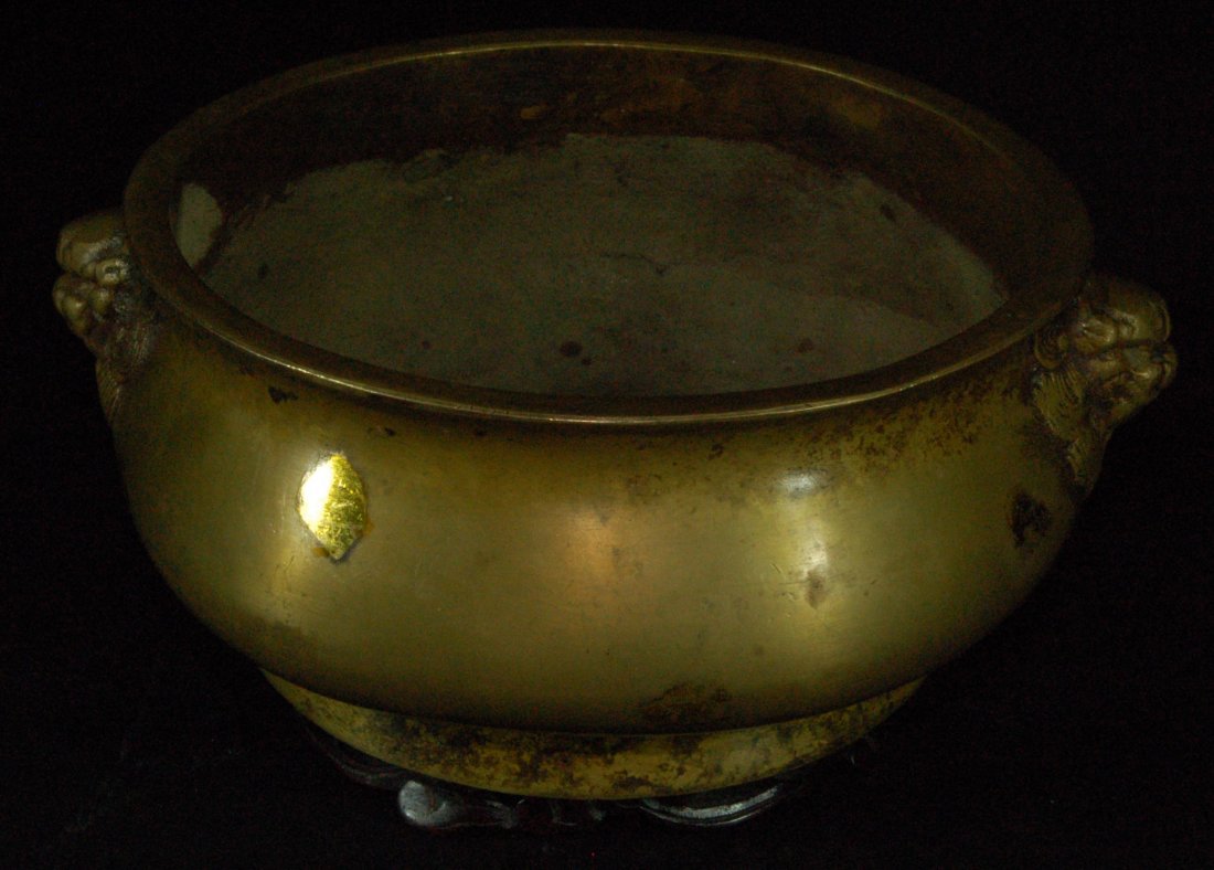 Bronze Incense Burner: 6 character mark to the base. Size : 6.25" Dia