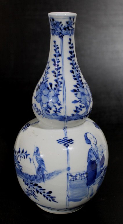 Chinese B&W Calabash Vase (1 of 2)
