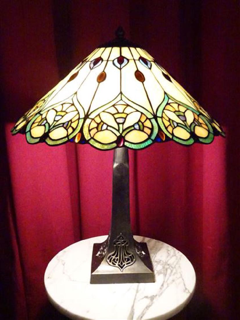 TIFFANY STYLE LEADED GLASS TABLE LAMP BY SPLENDOR (1 of 9)