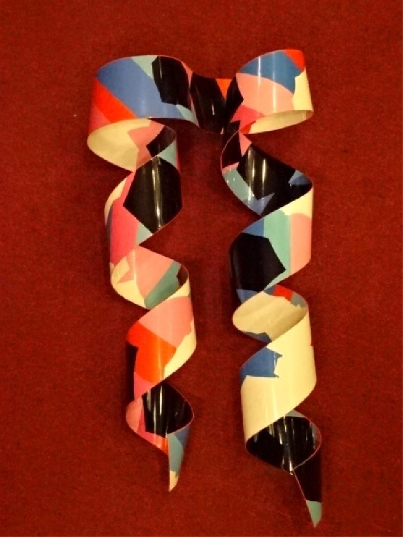 DOROTHY GILLESPIE METAL RIBBON SCULPTURE, ENAMEL ON: DOROTHY GILLESPIE METAL RIBBON SCULPTURE, ENAMEL ON ALUMINUM, WIDE SINGLE SCROLLING RIBBON WITH MULTICOLOR ENAMEL, SIGNED, APPROX 28"H X 15"W, SKU226.02