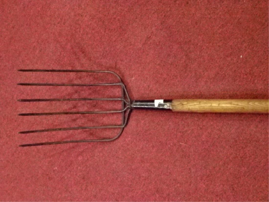 VINTAGE PRIMITIVE PITCHFORK, METAL WITH WOOD HANDLE. (1 of 5)