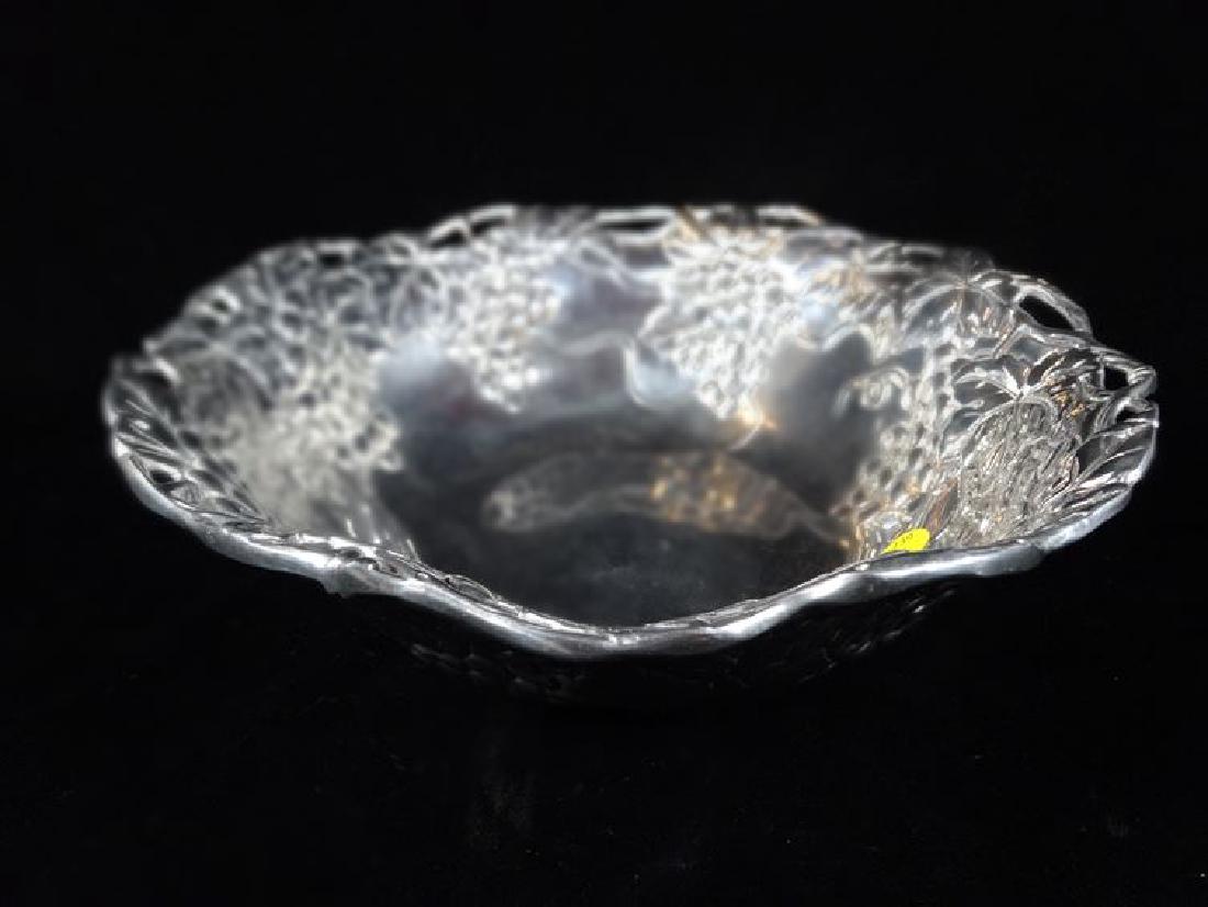 ARTHUR COURT ALUMINUM BOWL, GRAPES AND VINES PATTERN,: ARTHUR COURT ALUMINUM BOWL, GRAPES AND VINES PATTERN, VERY GOOD CONDITION, 12"W, SKU239.06
