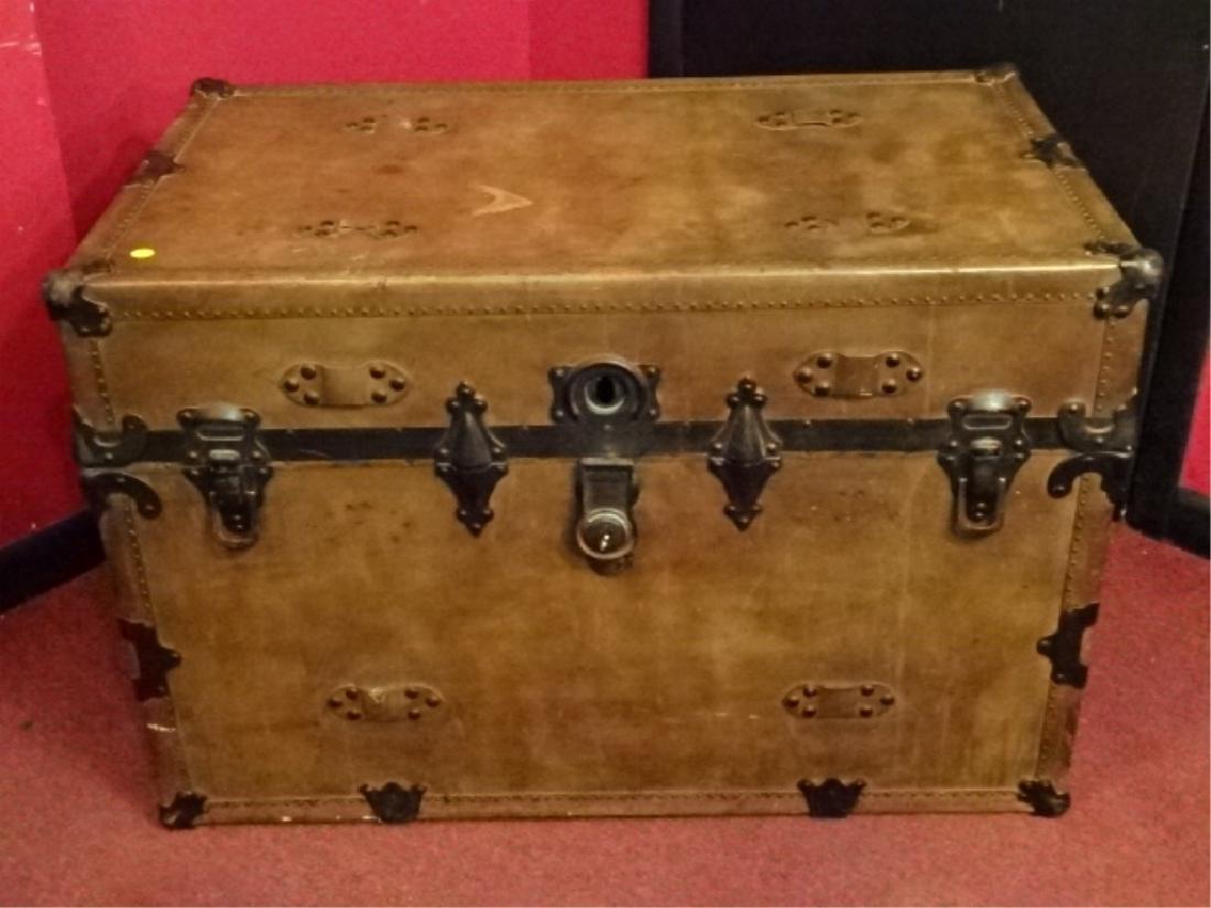 LARGE VINTAGE STEAMER TRUNK, VERY GOOD CONDITION BUT (1 of 4)