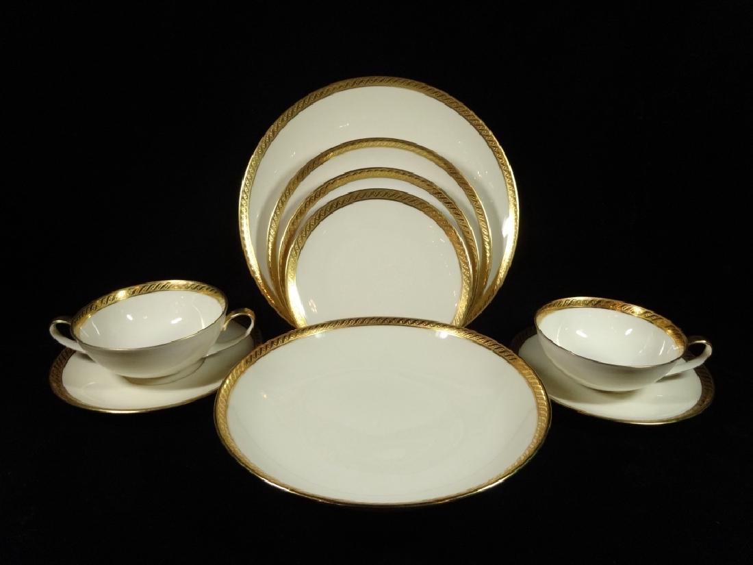 265 PC HUTSCHENREUTHER CHINA SERVICE, 02396 WHITE WITH (1 of 18)