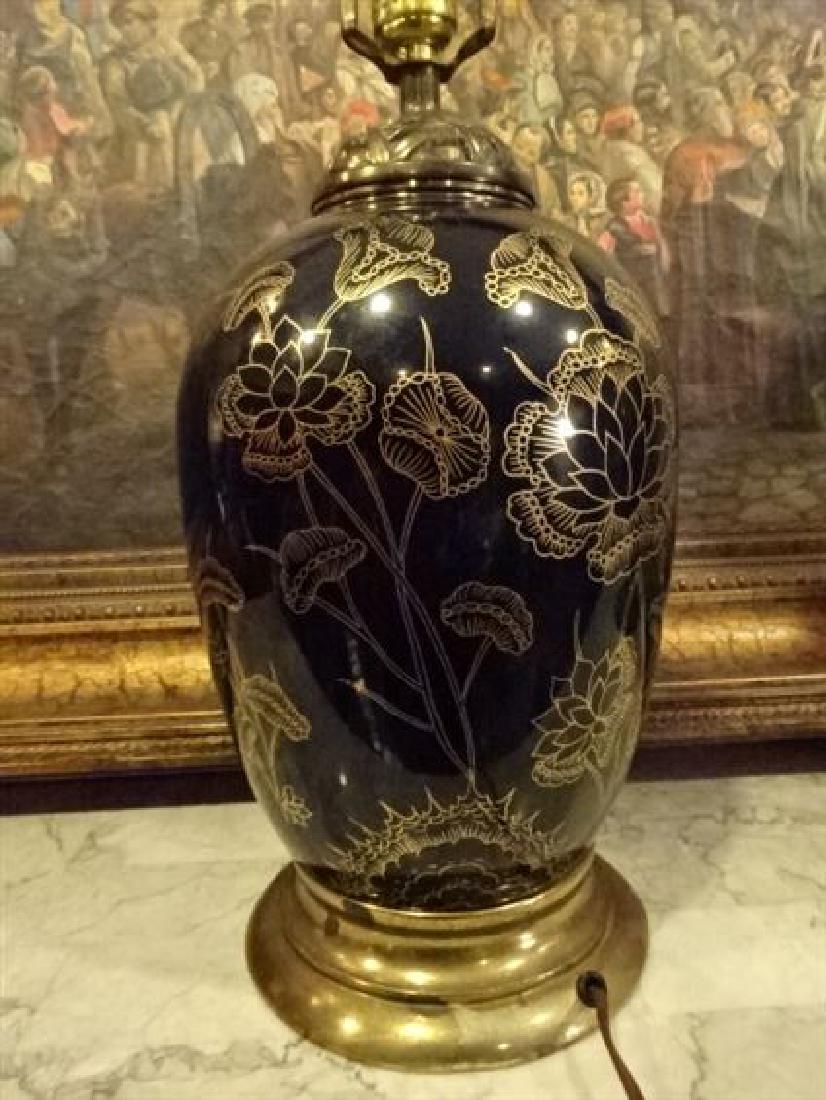 ASIAN STYLE BLACK AND GOLD TABLE LAMP, CERAMIC URN (1 of 5)