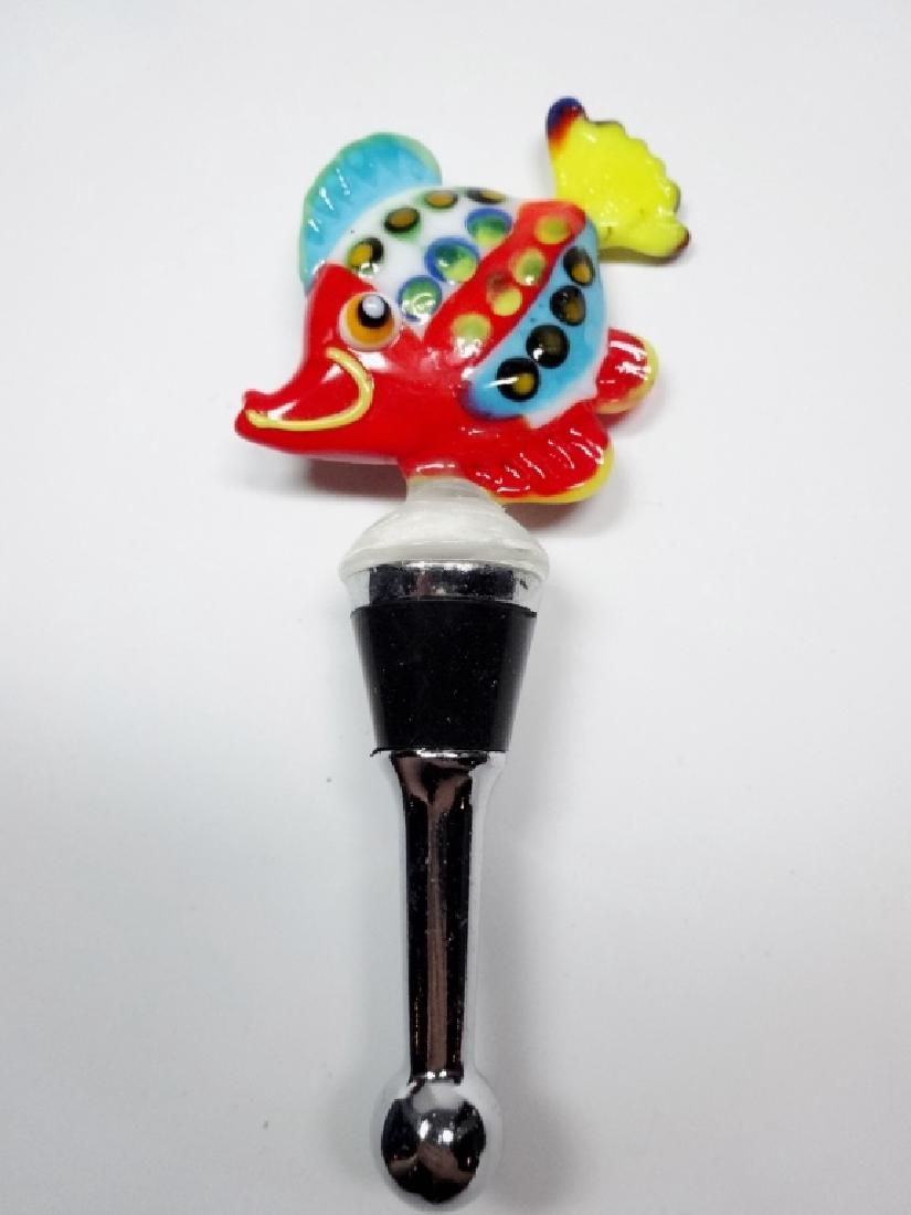 MURANO STYLE ART GLASS WINE BOTTLE STOPPER, MULTICOLOR: MURANO STYLE ART GLASS WINE BOTTLE STOPPER, MULTICOLOR FISH, APPROX 5", MURANO CRISTALLERIA D'ARTE LABEL ON BOX