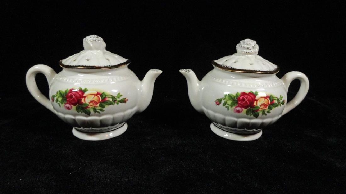 2 PC ROYAL ALBERT PORCELAIN TEAPOT FORM SALT & PEPPER (1 of 4)