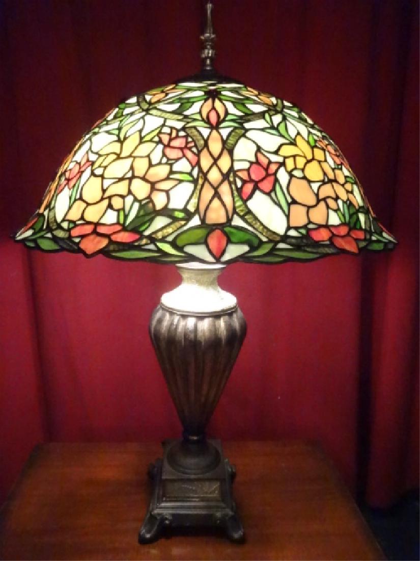 TIFFANY STYLE LEADED STAINED GLASS LAMP BY SPLENDOUR: TIFFANY STYLE LEADED STAINED GLASS LAMP BY SPLENDOUR LIGHTING, FLORAL DOME SHADE, EXCELLENT CONDITION NEW IN BOX, APPROX 30"H X 21"W, SKU773.33