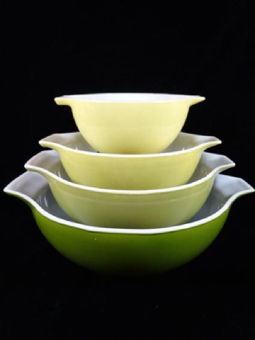 4 MID CENTURY PYREX BOWLS, MULTIPLE COLORS, STAMPED: 4 MID CENTURY PYREX BOWLS, MULTIPLE COLORS, STAMPED PYREX MARK, GRADUATED SIZES FROM LARGEST 13" X 5" TO SMALLEST 7" X 3", SKU454