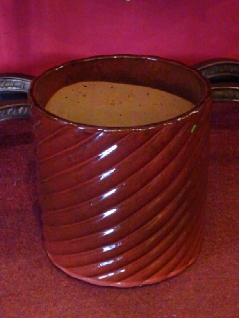 LARGE CERAMIC PLANTER, OX BLOOD RED GLAZE, SPIRAL: LARGE CERAMIC PLANTER, OX BLOOD RED GLAZE, SPIRAL DESIGN, VERY GOOD CONDITION WITH NO CHIPS OR CRACKS, 16.5"H X 16"W, SKU467.01 P10