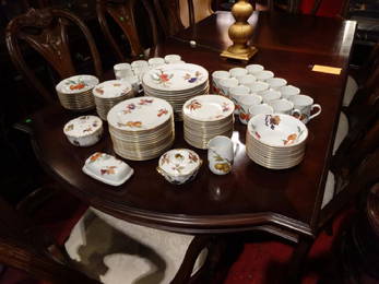 110 PC ROYAL WORCESTER CHINA SERVICE, EVESHAM PATTERN,