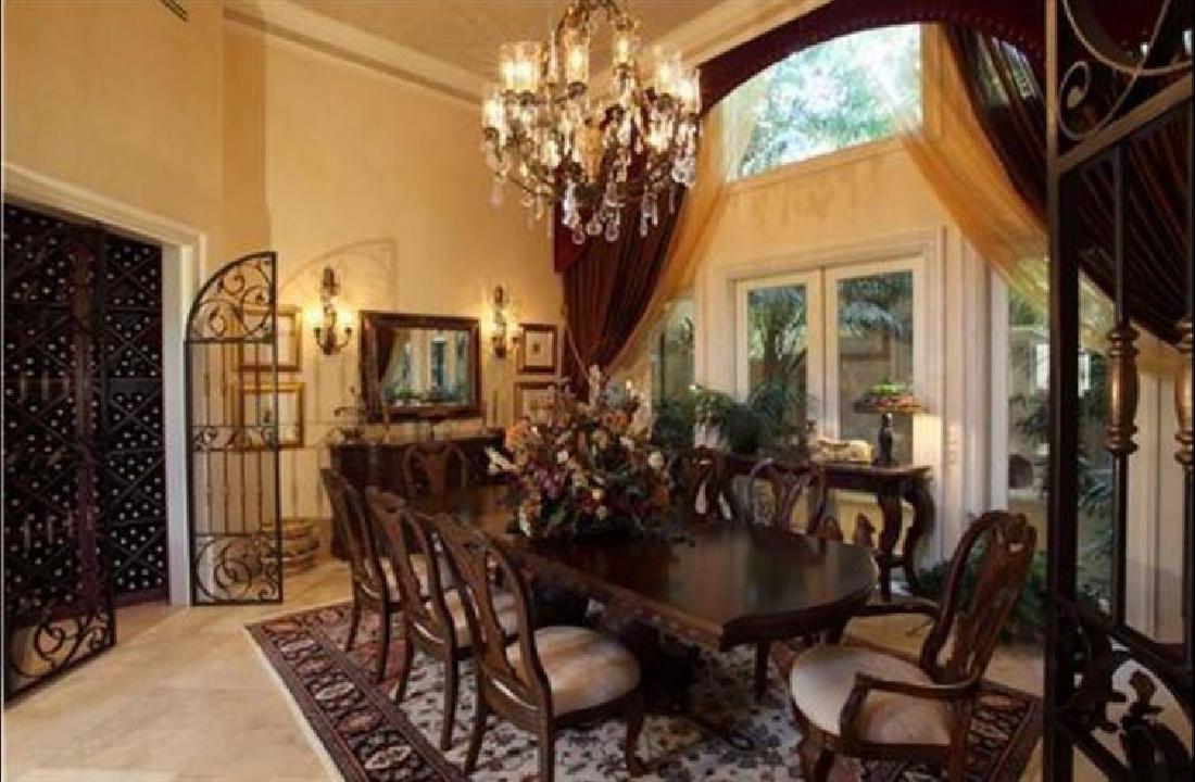 BERNHARDT DINING SET, TABLE WITH 8 CHAIRS (2 ARMCHAIRS, (1 of 9)