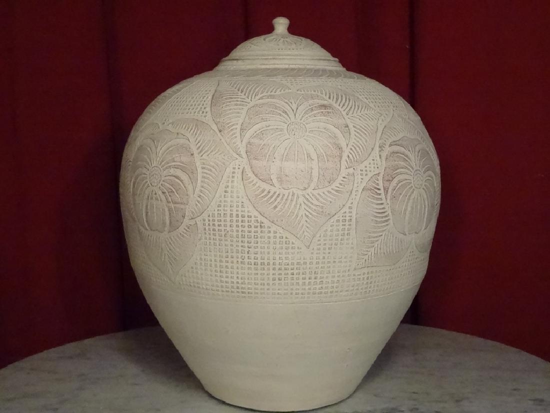 LARGE CERAMIC URN WITH LID, OFF WHITE WITH INCISED (1 of 5)
