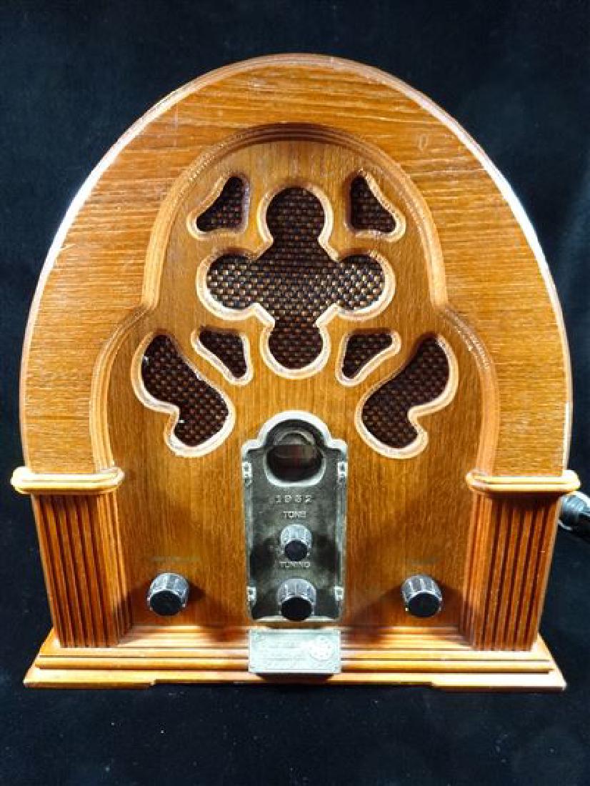 THOMAS COLLECTOR'S EDITION RADIO, VINTAGE STYLE WOOD (1 of 5)