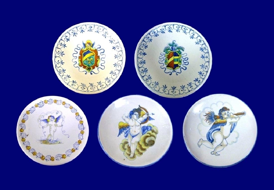 5 PC MAJOLICA FAIENCE POTTERY PLATES, 2 WITH HERALDIC / (1 of 11)