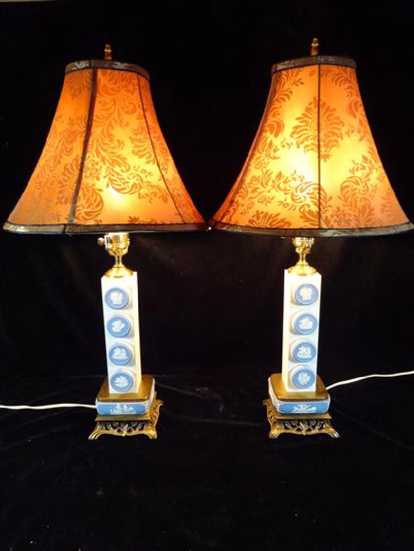 PAIR JASPERWARE MEDALLION TABLE LAMPS, NEOCLASSICAL: PAIR JASPERWARE MEDALLION TABLE LAMPS, NEOCLASSICAL FIGURES, JASPERWARE AND BRASS BASES, VERY GOOD CONDITION, 25"H, SKU534.10