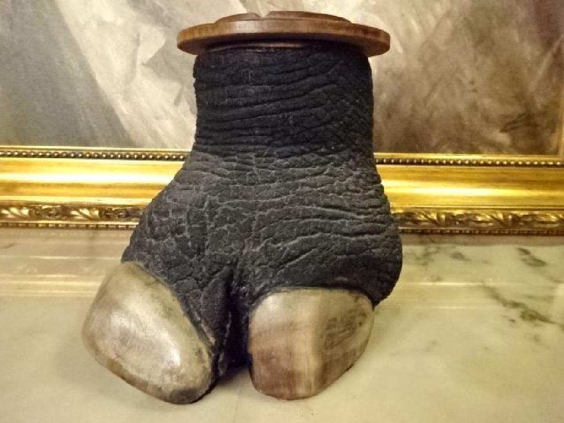 FAUX RHINO HOOF FORM BOX WITH WOOD LID, PAINTED: FAUX RHINO HOOF FORM BOX WITH WOOD LID, PAINTED COMPOSITION, VERY GOOD CONDITION, 8" X 8", SKU596.21