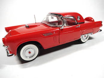 1956 FORD THUNDERBIRD, 1:24 DIECAST CAR BY DANBURY