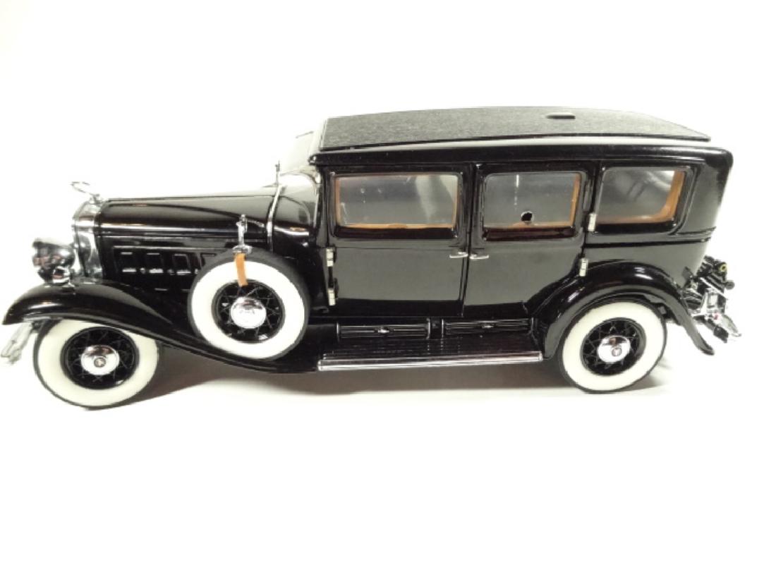 1930 CADILLAC V-16 SERIES 452, 1:24 DIECAST CAR FROM A (1 of 9)
