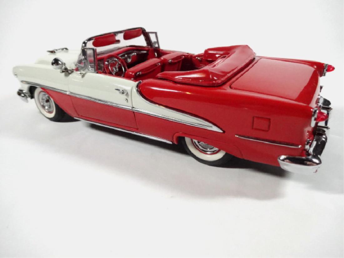 1955 OLDSMOBILE SUPER 88 CONVERTIBLE, 1:24 DIECAST CAR (1 of 8)