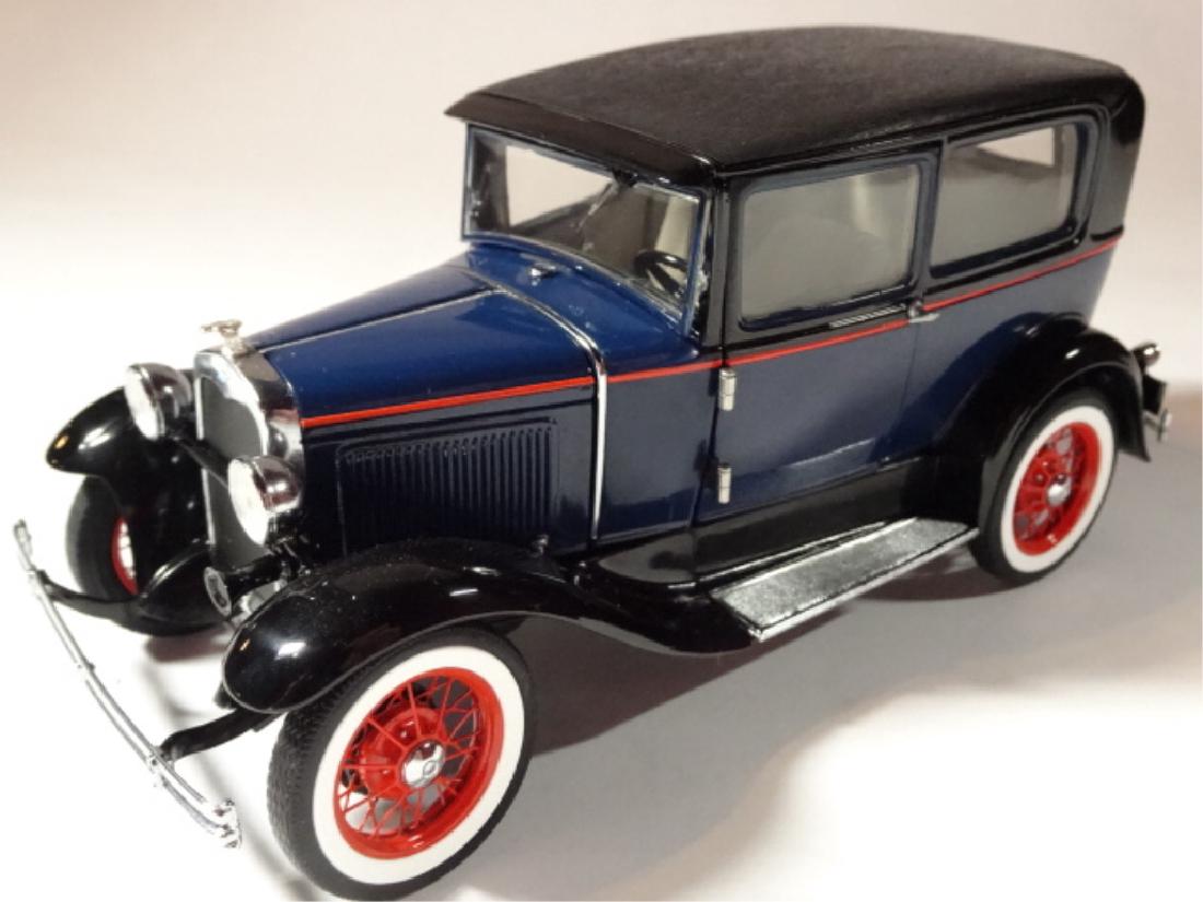 1930 FORD MODEL A TUDOR, 1:24 DIECAST CAR FROM A (1 of 7)